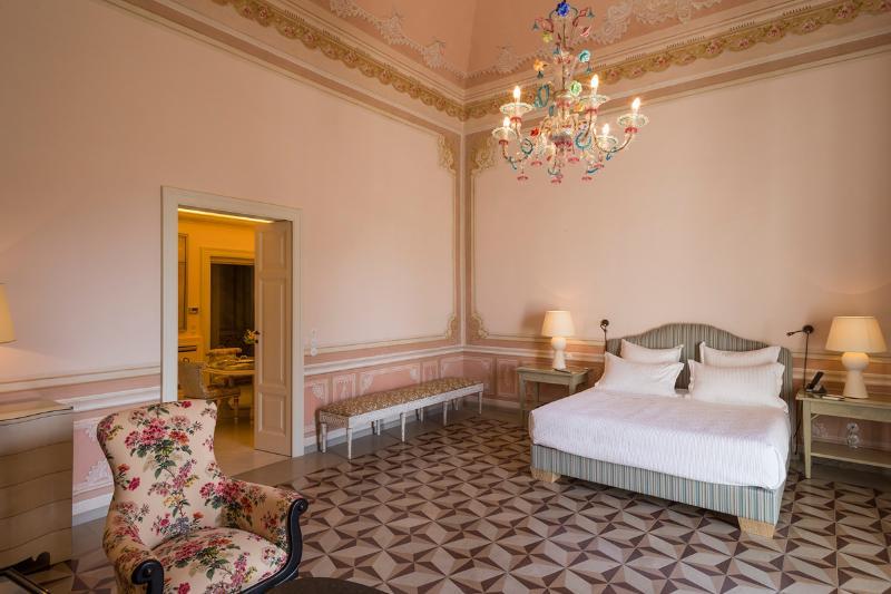 Palazzo Margherita Бернальда Экстерьер фото